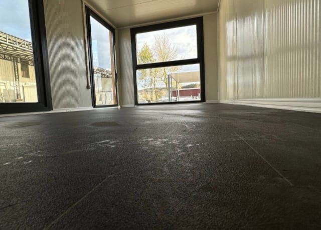 CONTENEDOR DE OFICINA /  21 M²