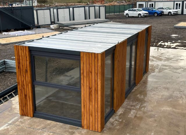 CONTENEDOR DE OFICINA /  21 M²