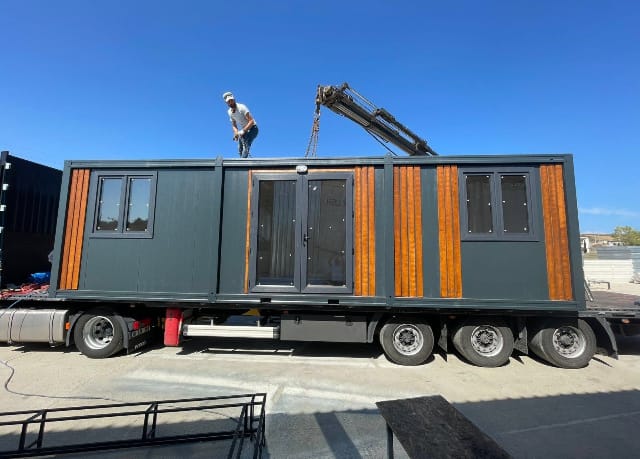 CONTENEDOR DE OFICINA O DE VENTAS / 6,00 m x 2,40 m