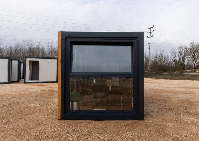 CONTENEDOR DE OFICINA O DE VENTAS / 6,00 m x 2,40 m