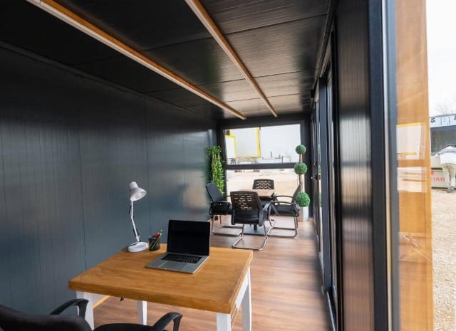 CONTENEDOR DE OFICINA O DE VENTAS / 6,00 m x 2,40 m