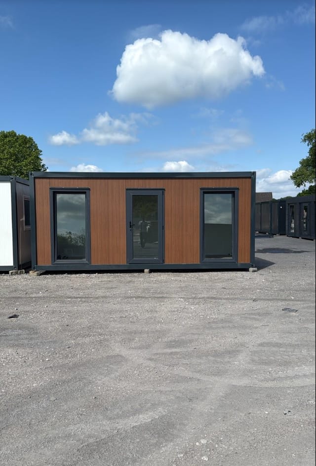 CONTENEDOR MODULAR / OFICINA / CASA / 6,0 m x  2,4 m