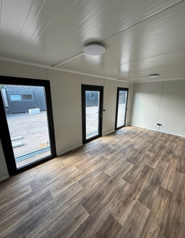 CONTENEDOR MODULAR / OFICINA / CASA / 6,0 m x  2,4 m