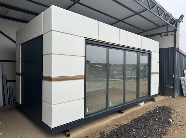 CONTENEDOR DE OFICINA / CASA / 6 m x 3 m