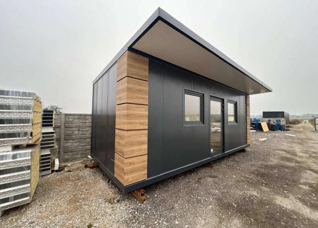 CONTENEDOR OFICINA / CASA / 7 m x 3 m