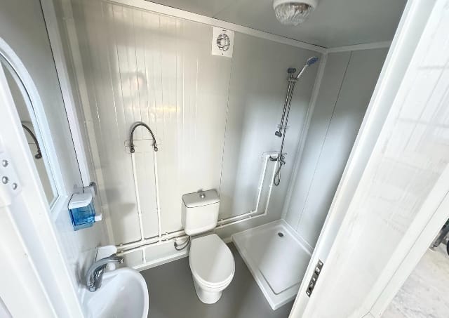 CONTENEDOR WC Y DUCHA / 130 x 220