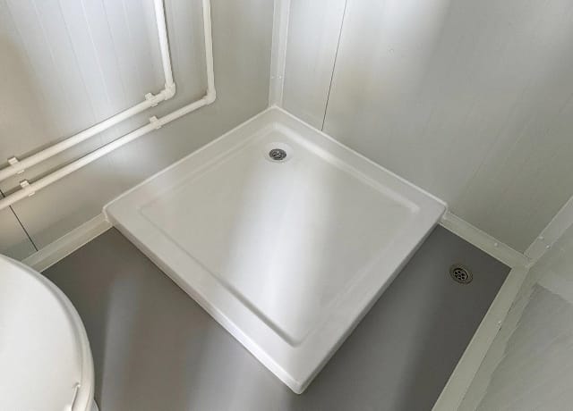 CONTENEDOR WC Y DUCHA / 130 x 220