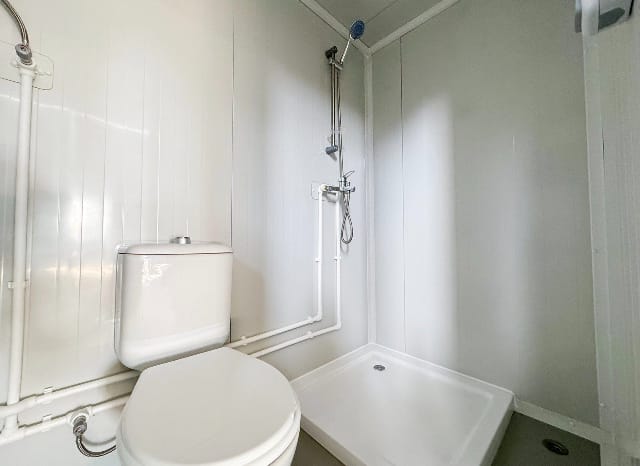 CONTENEDOR WC Y DUCHA / 130 x 220