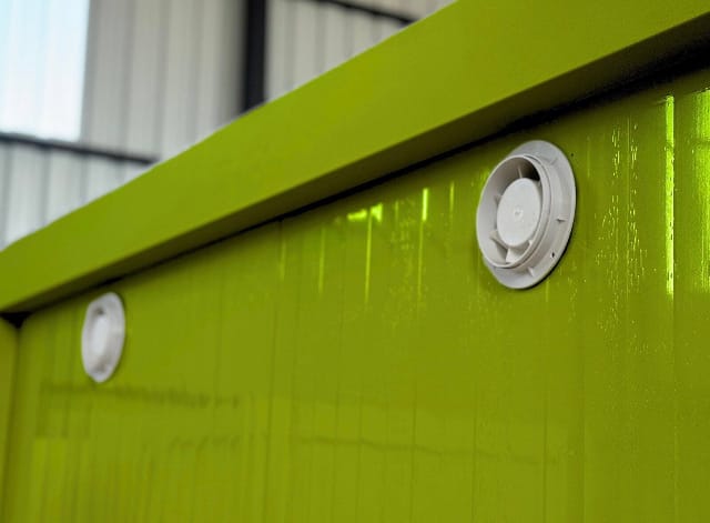 CONTENEDOR SANITARIO CON WC Y URINARIO / VERDE