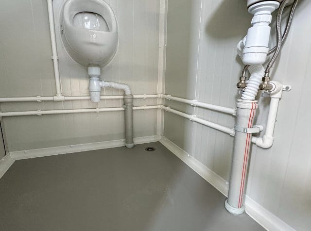 CONTENEDOR SANITARIO CON WC Y URINARIO / VERDE