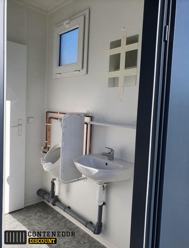 CONTENEDOR SANITARO CON DUCHA Y WC
